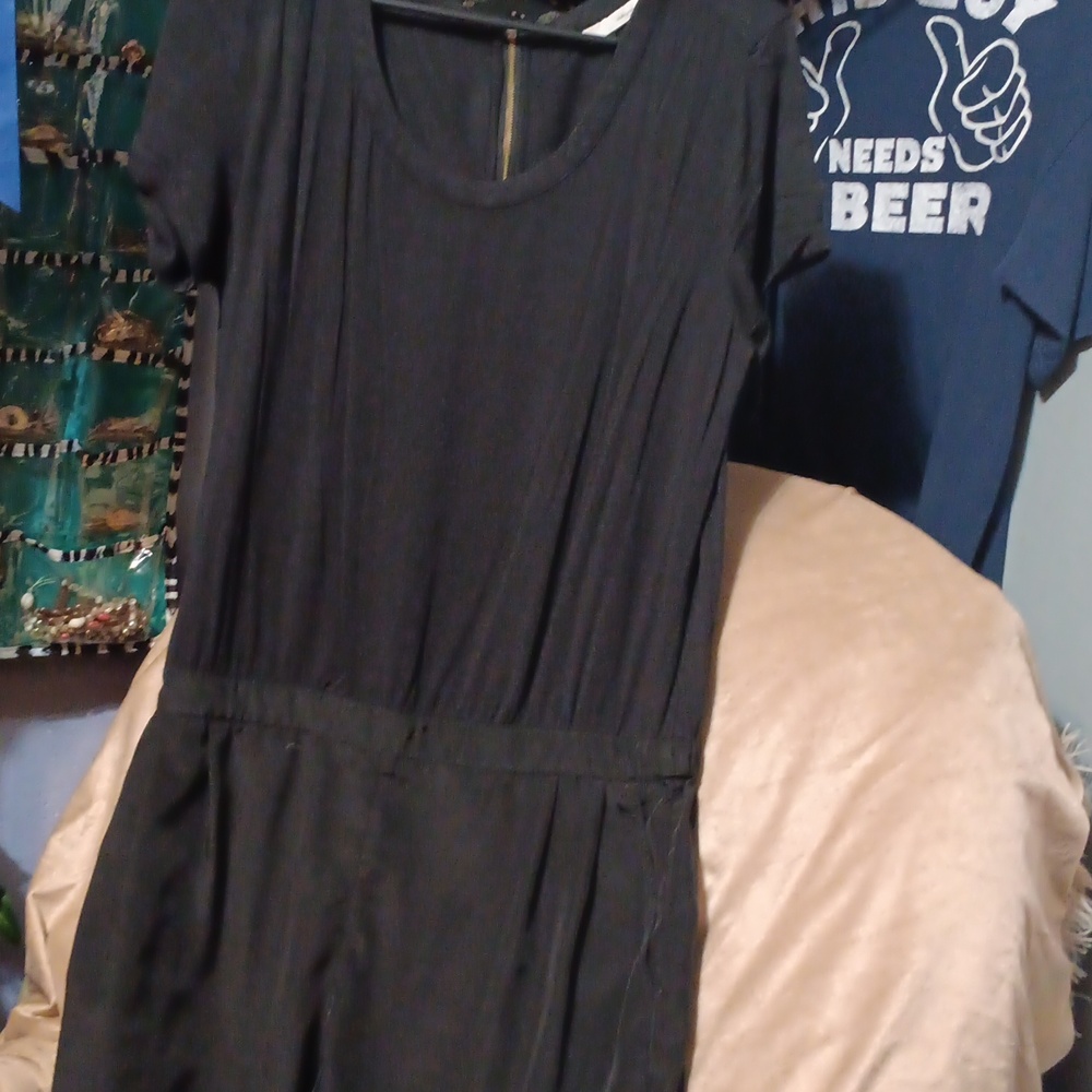 Black jumper w/pockets